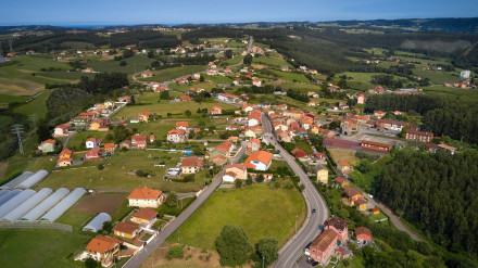 Una vista aérea de la parroquia de Valliniello, en Avilés