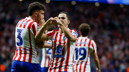 El Atlético celebra el gol de Raspadori frente al Eintracht