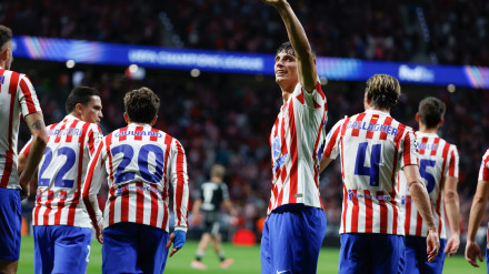 Le Normand celebra el segundo gol del Atlético de Madrid al Eintracht de Frankfurt