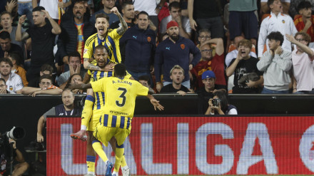 El Oviedo celebra el gol de Rondón al Valencia