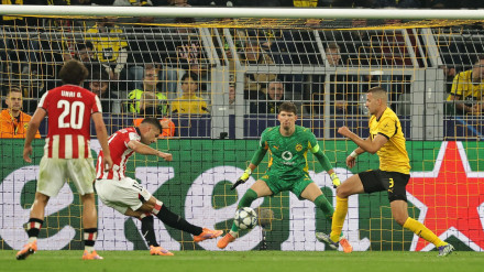 Guruzeta marca el gol del Athletic al Dortmund