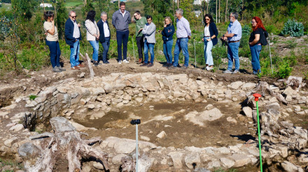 Visita de autoridades al castro de Tralocastro, en Ferrol
