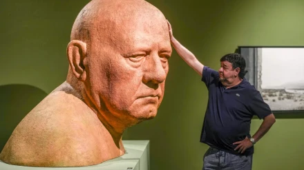 Belmonte con una de sus obras