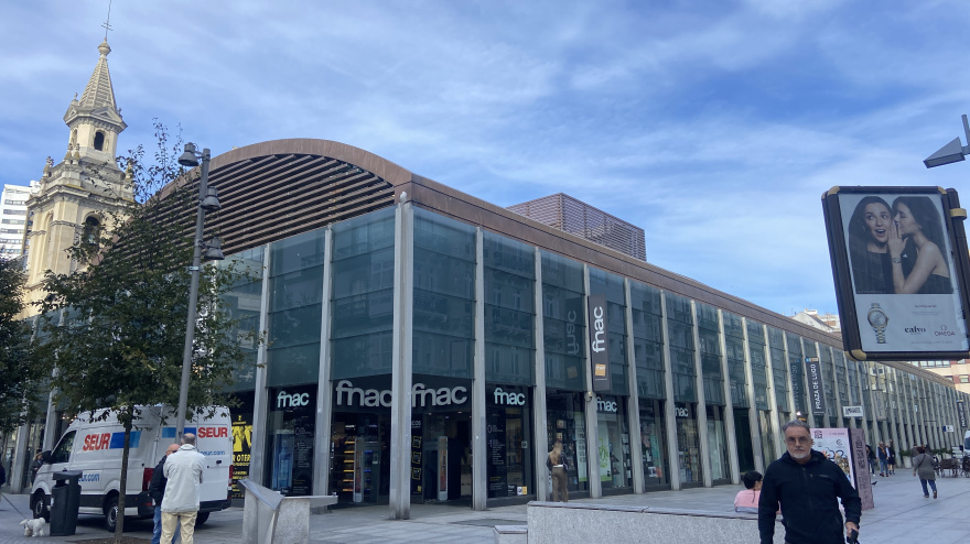 FNAC en la plaza de Lugo (A Coruña)