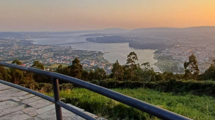 Vista de Neda y de la ría de Ferrol desde el Monte de Ancos