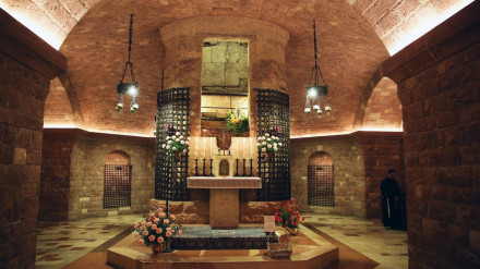 Cripta del santo en la Basílica de San Francisco en Asís, Italia