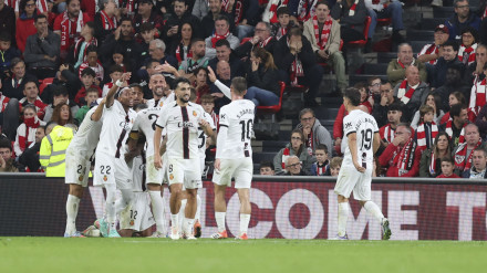Los jugadores del Mallorca celebran el gol de Samu Costa