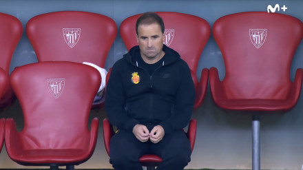 Jagoba Arrasate en el banquillo de San Mamés