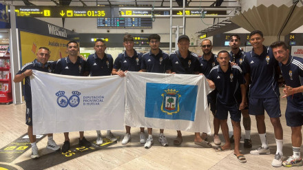 Plantilla del CD Fútbol Playa Huelva en su desplazamiento a Roses, Girona