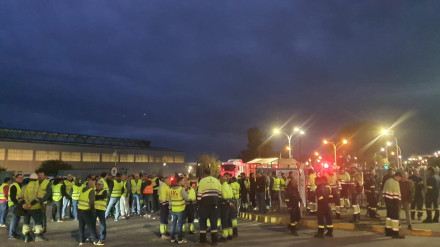 Protesta de los trabajadores de Serveo a las puertas de Alcoa