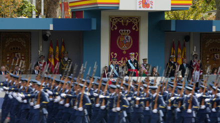 Vista general del desfile de las Fuerzas Armadas con motivo de la Fiesta Nacional este domingo en Madrid.