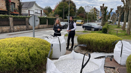 Martina Aneiros y el alcalde de Cabanas, Fernando Couce