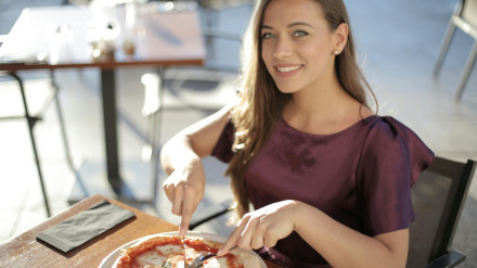 A qué hora es mejor desayunar, comer y cenar para cuidar tu salud