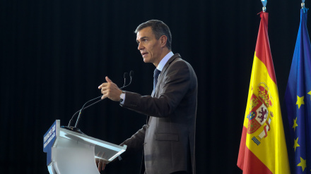 ¿Debe explicar Pedro Sánchez los pagos en efectivo que admite recibió el PSOE?