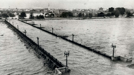 Crecida del río Turia a su paso por Valencia en el año 1957