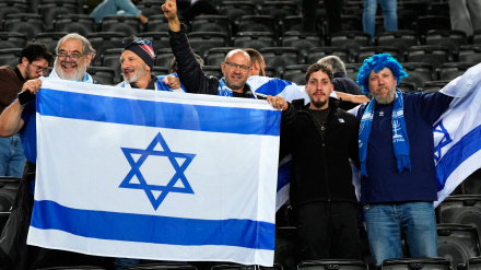 Aficionados de Israel en la grada del BluEnergy Stadium de Udine (Italia)