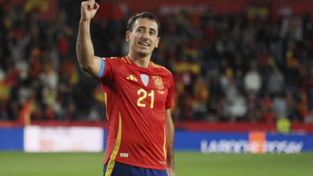 Oyarzabal celebra su gol de penalti con España