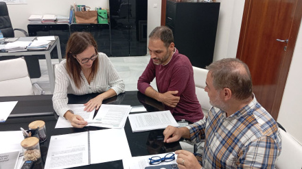 Reunión del padre de Marta con la directora general de Farmacia de la Comunitat Valenciana, Elena Gras