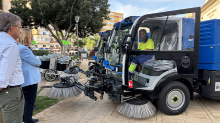 Estrenamos 22 nuevos carritos de limpieza eléctricos y dos nuevas barredoras en Motril