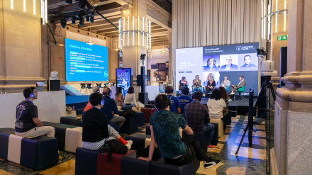 Mesa redonda “Medios de Comunicación y Podcast” con José Ángel Cuadrado (COPE), J.M. Moix (Onda Cero Podcast), Ana Alonso, (SER) y Maite Goñi (EITB)