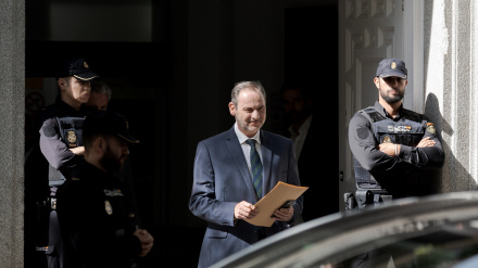 El exministro de Transportes José Luis Ábalos a su salida del Tribunal Supremo, a 15 de octubre de 2025, en Madrid