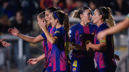 Jugadoras del Barça Femení celebran un gol en la victoria sobre la Roma en la Champions femenina
