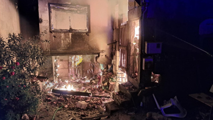 La vivienda en el pueblo de Cachaldora ardiendo de madrugada