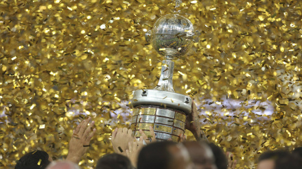 La Libertadores hará millonario al equipo que levante el trofeo