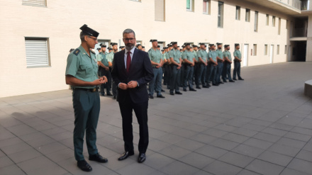 El coronel jefe y el delegado del Gobierno en la presentación de los agentes