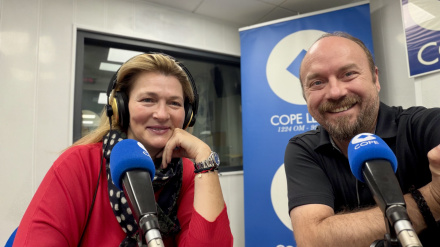 Begoña Iglesias, regidora d'Agenda Urbana i Sostenibilitat i primera tinenta d'alcalde amb Ricard Alvarez als estudis de COPE Lleida