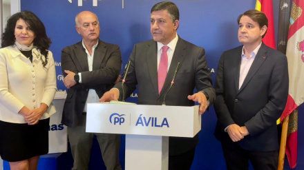 Procuradores y presidente del PP de Ávila