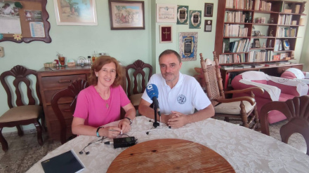 Patricia Rosety junto al misionero dominico Miguel Ángel Gullón.
