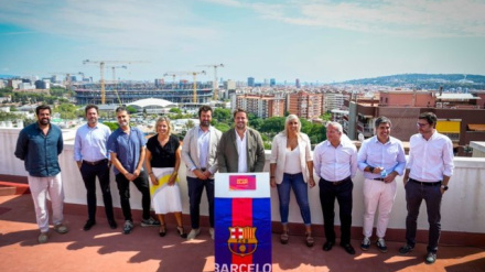La plataforma 'Som un clam', en el Camp Nou.