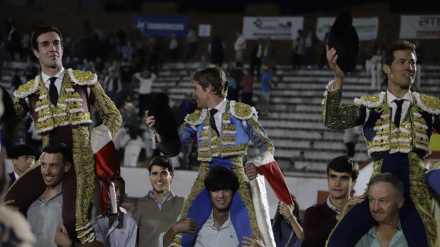 Tomás Rufo, Borja Jiménez y César Jiménez, a hombros en Arenas de San Pedro