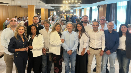 Los concejales del PP de Narón con otros representantes del partido