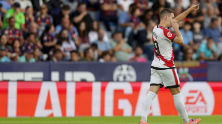 De Frutos celebra uno de sus dos goles