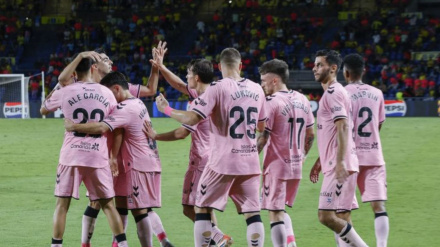 Los jugadores de Las Palmas celebran un gol contra el Eibar