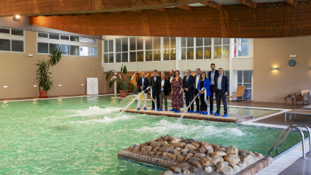 Representantes de instituciones, empresas y trabajadores participaron en la jornada conmemorativa de los 30 años del Balneario de Arnoia