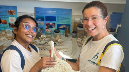 Carmen López, derecha, junto a una compañera