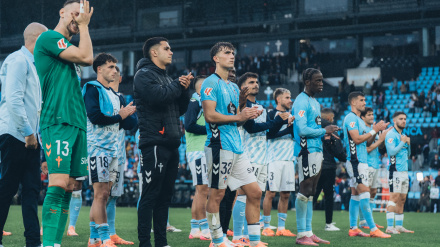 Los jugadores del Celta tras el empate ante la Real Sociedad
