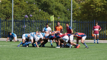 Lanza de juego en el partido entre el CDR Tartessos y el Fuengirola R.C