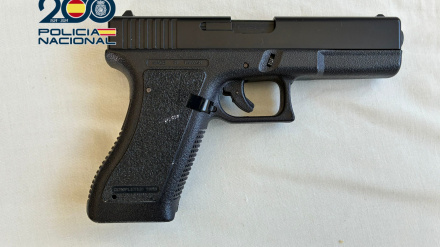 La Policía Nacional detiene a un varón por dos robos en las inmediaciones del castillo de Alicante con un arma de fuego simulada