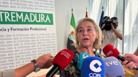 La consejera de Educación asegura que, aunque los casos han disminuido, el objetivo es la "desaparición total" del problema en las aulas extremeñas