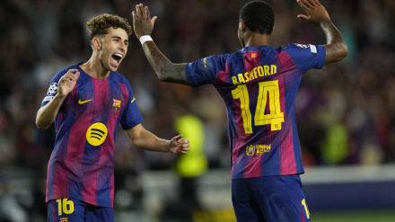 Rashford celebra con Fermín su segundo gol, en el Barcelona - Olympiacos