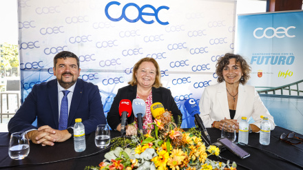 Cristóbal Dobarro, a la izquierda, con sus homólogas de Cádiz y Cartagena