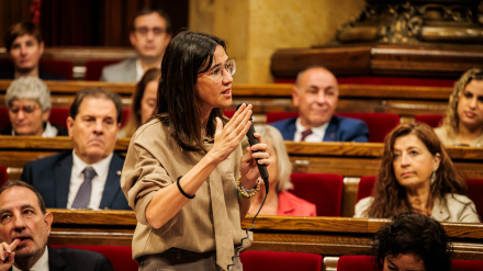 La consejera de Interior, Núria Parlon, interviene en el pleno del Parlament