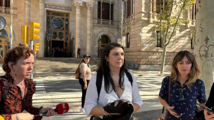 La abogada Eva Hobeich, que ejercía la acusación popular en representación de Fundació ArrelsLa Audiencia de Barcelona ha absuelto al agente de la Guàrdia Urbana de Barcelona (GUB) que disparó a un hombre sin hogar en noviembre de 2020 al rechazar que la Fundació Arrels ejerciera la acusación pública contra el policía durante el juicio, que estaba previsto que comenzara este miércoles en la sección 2.POLITICA