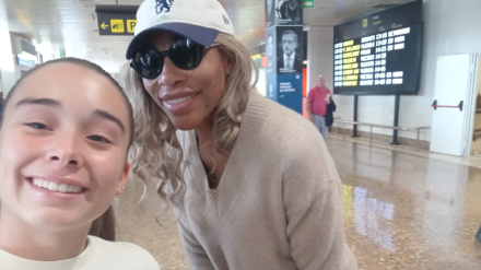 El selfie que Lucía se ha sacado con Serena Williams a la llegada de la tenista al aeropuerto de Asturias