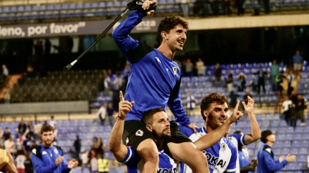 Soldevila, a hombros tras la victoria del Hércules.