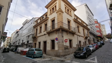 Exterior de la sede de la Cámara de Comercio A Coruña en Ferrol, en la calle María